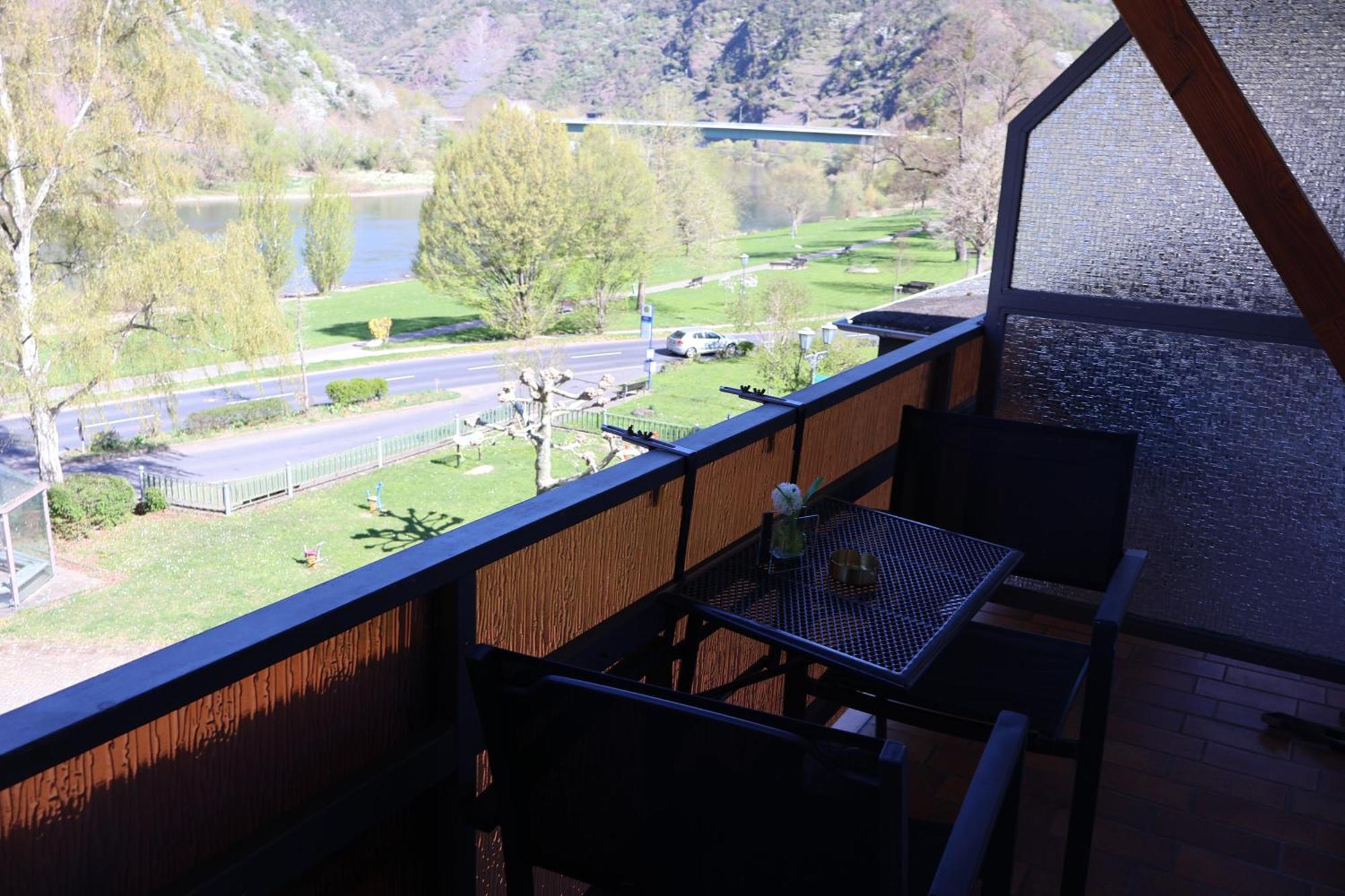 Weinhaus Hirschen Bruttig Hotel Екстериор снимка