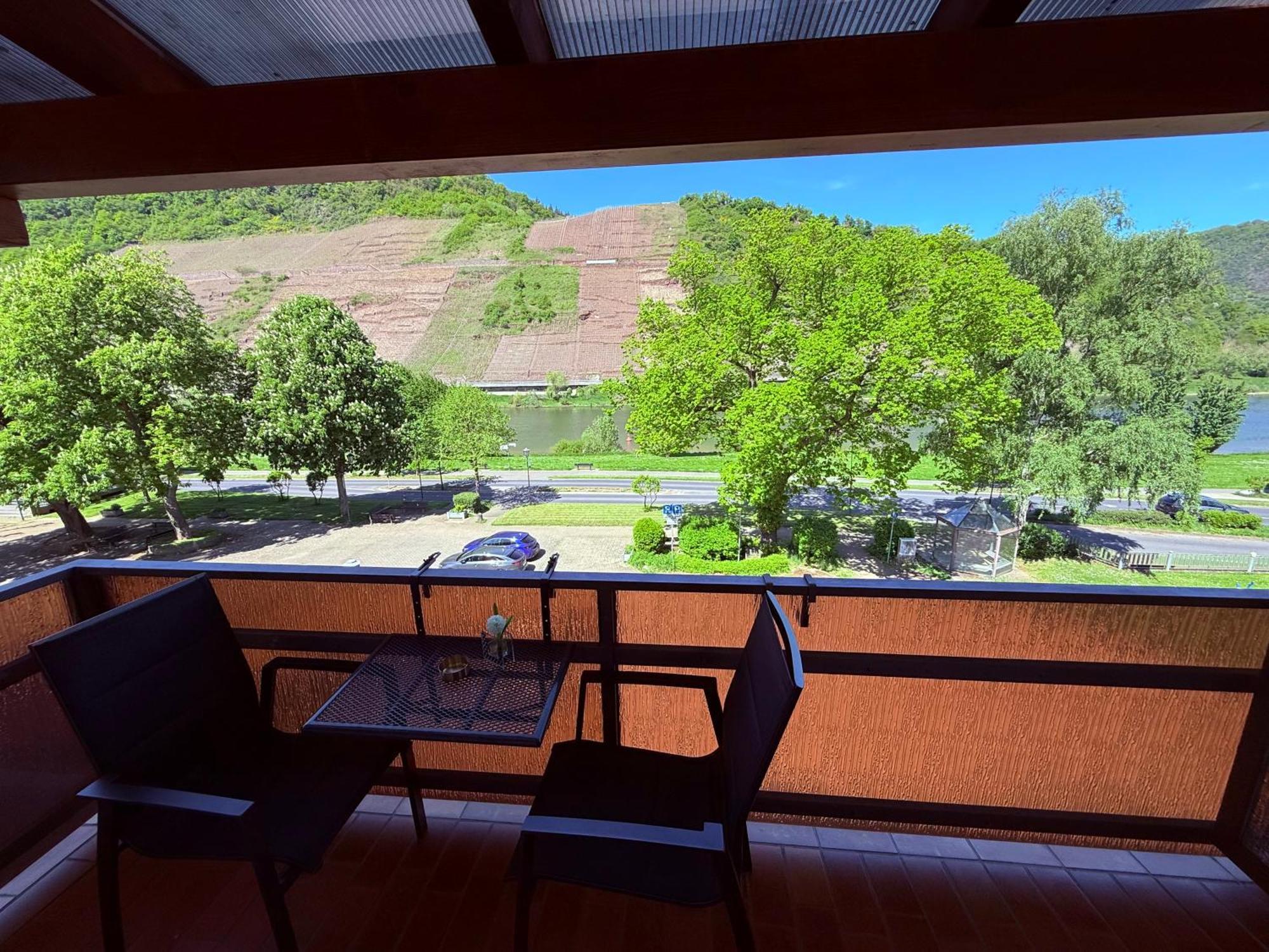 Weinhaus Hirschen Bruttig Hotel Екстериор снимка